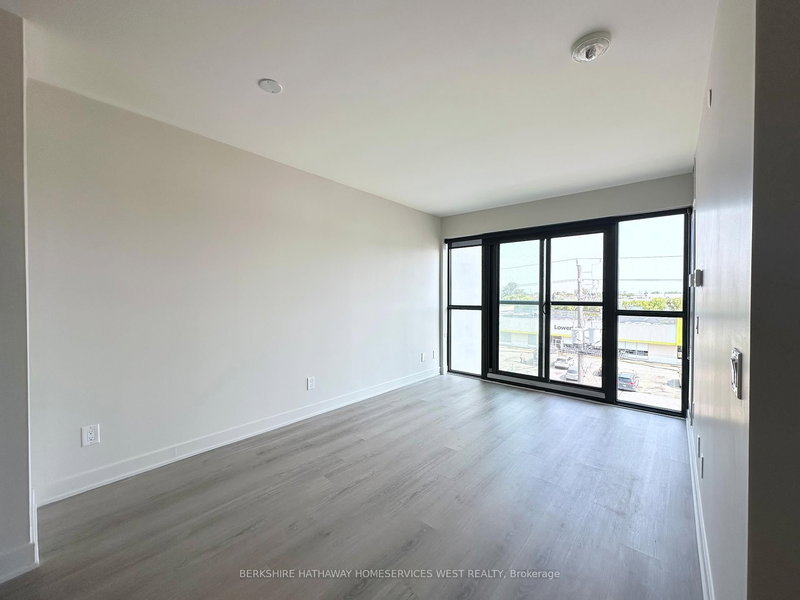 409 - 3385 Dundas St W, Toronto, M6S 2S2 | Image 3