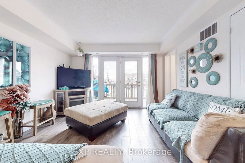 home for lease on 84-3088 Eglinton Avenue W