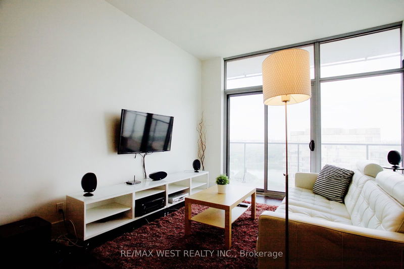 home for lease on 2815-103 The Queensway Avenue