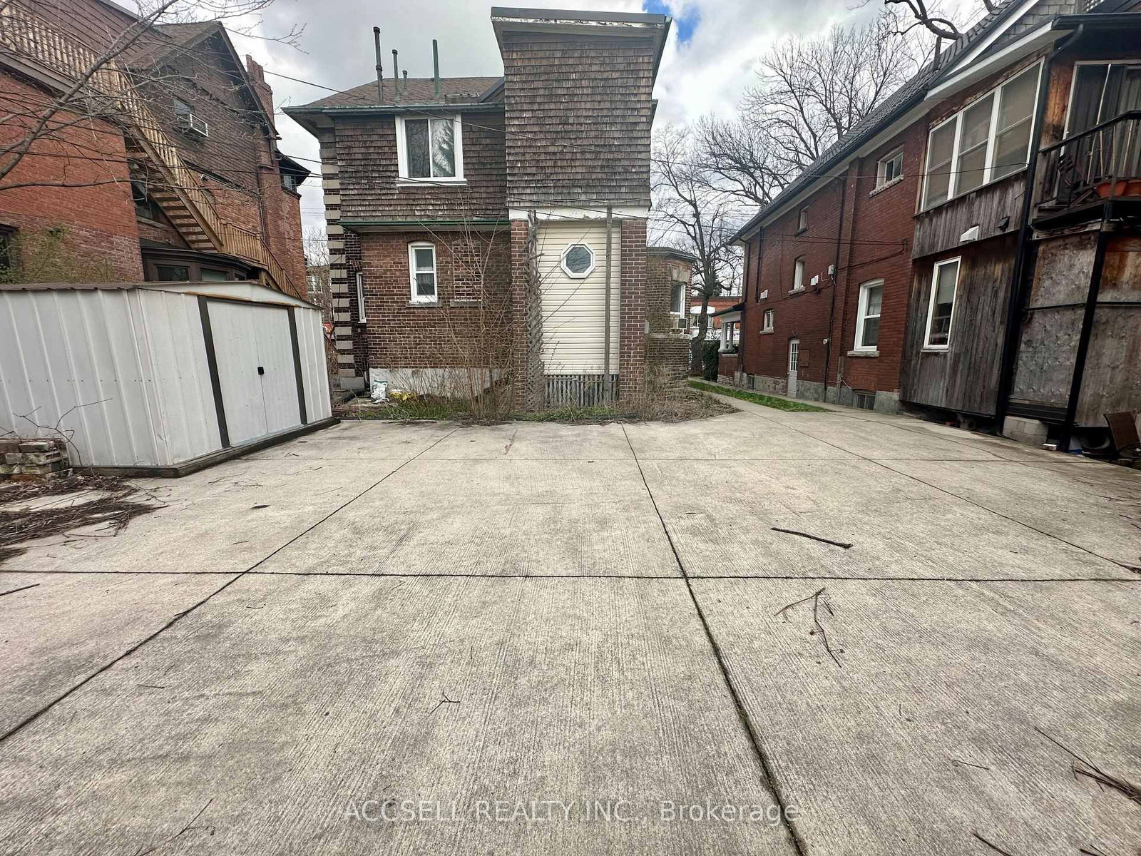 Listing Image 4
