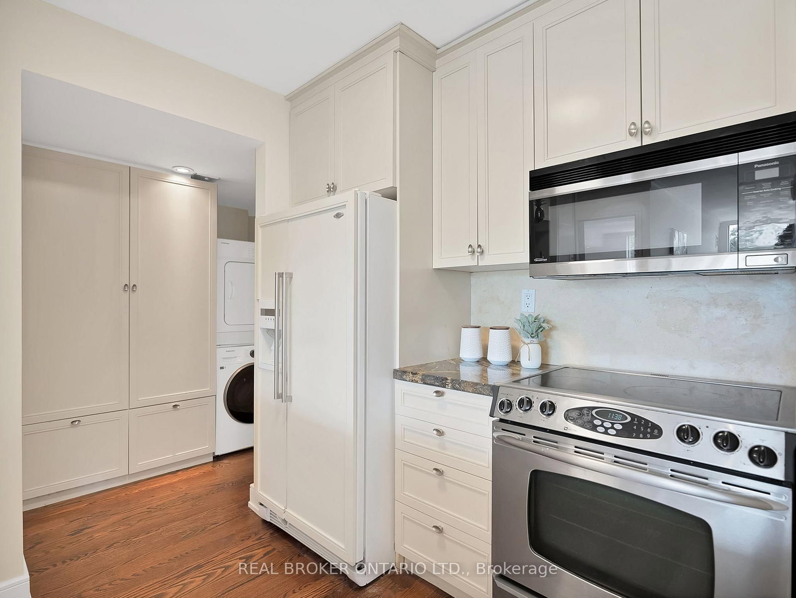 Listing Image 7
