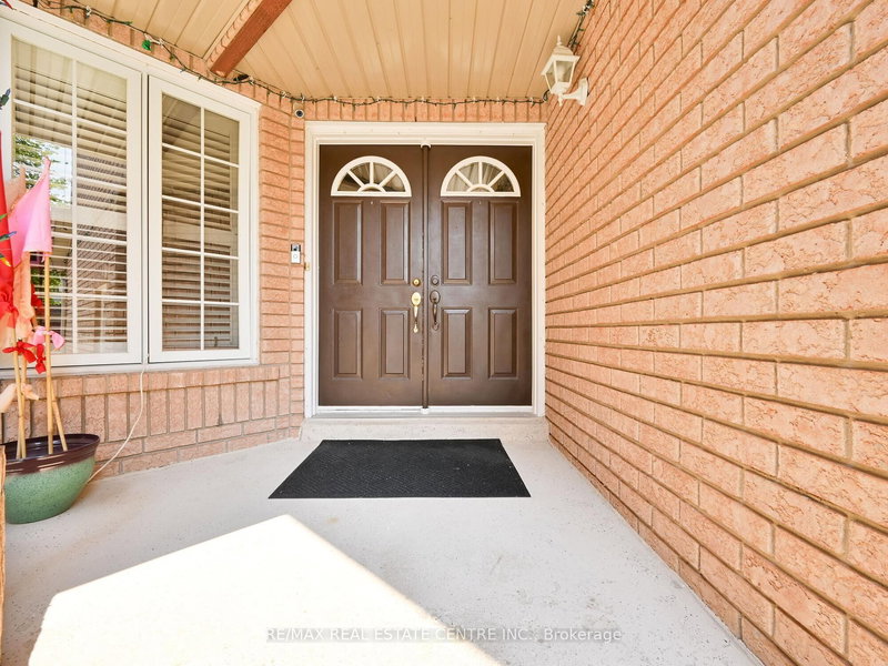 77 Tumbleweed Tr, Brampton, L6Y 4Z9 | Image 3