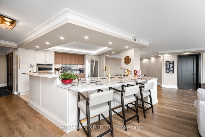home for sale on 501-2010 Islington Avenue