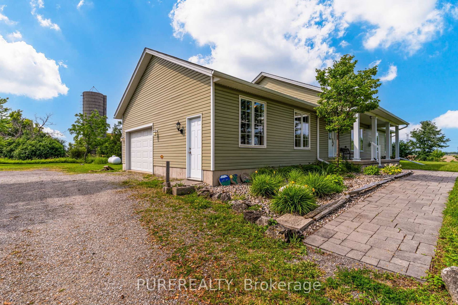 Detached House sold at 14125 Derry Road, Milton, Ontario, L9E 0W5 - Trafalgar - MLS: W8462004