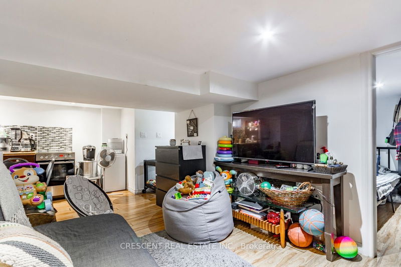 61 Buttonwood Ave  Toronto, M6M 2H9 | Image 34