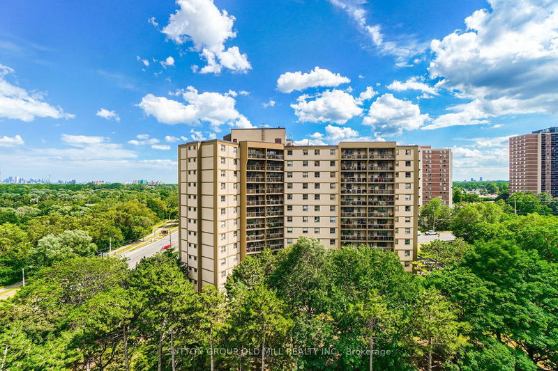 home for sale on 1106-15 La Rose Avenue