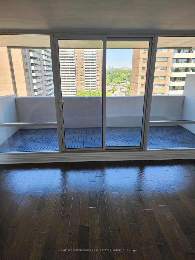 1309 - 240 Scarlett Rd, Toronto, M6N 4X4 | Image 2