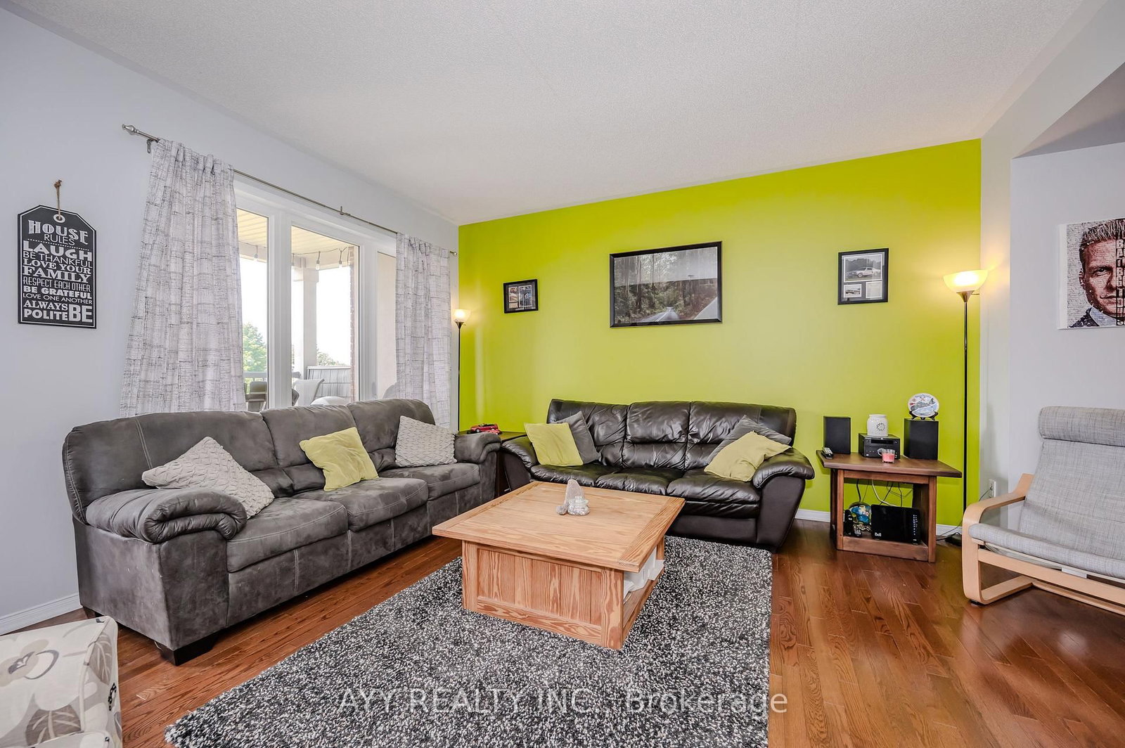 Listing Image 4