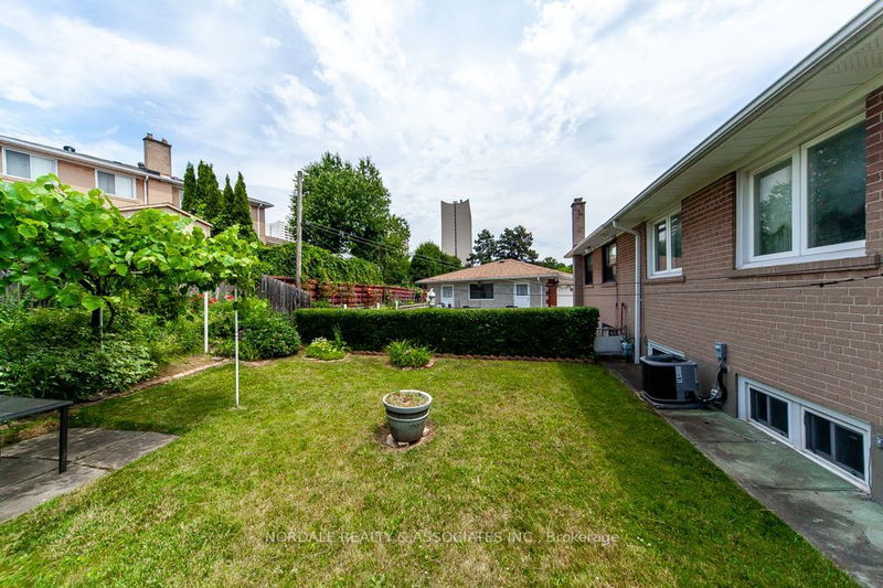 26 Rabton Crt  Toronto, M3L 1Y2 | Image 38