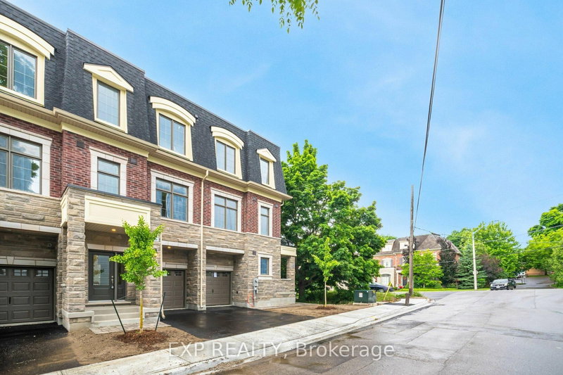 209 Wyndham St, Mississauga, L5M 2S5 | Image 2