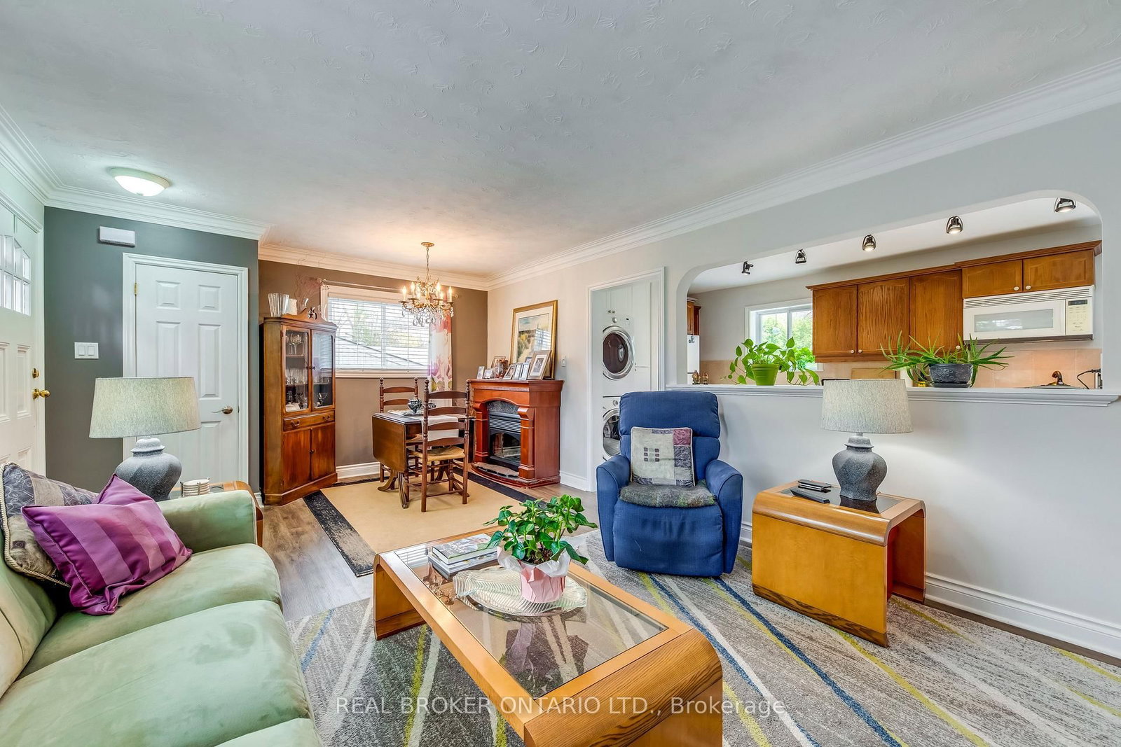 Listing Image 4