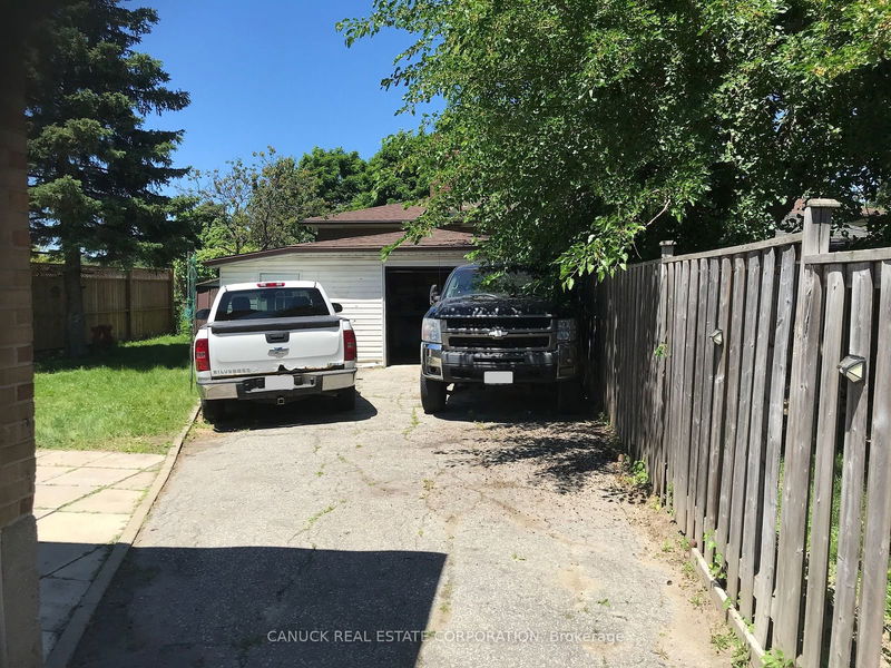 24 Dee Ave  Toronto, M9N 1S9 | Image 10