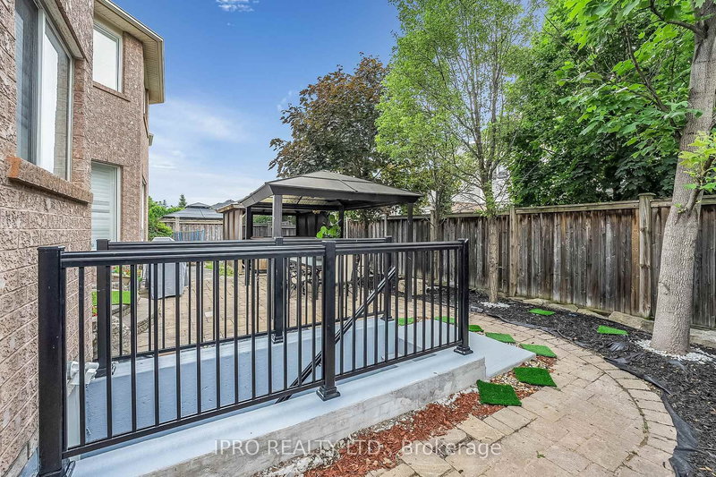 1688 Norris Circ, Milton, L9T 6A3 | Image 2