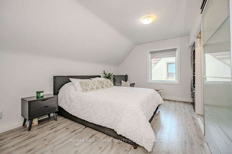 351 Burnhamthorpe Rd  Toronto, M9B 2A5 | Image 16