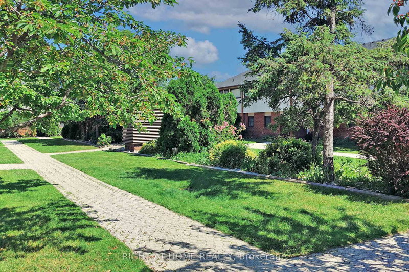 21 - 530 Falgarwood Dr, Oakville, L6H 1N3 | Image 3