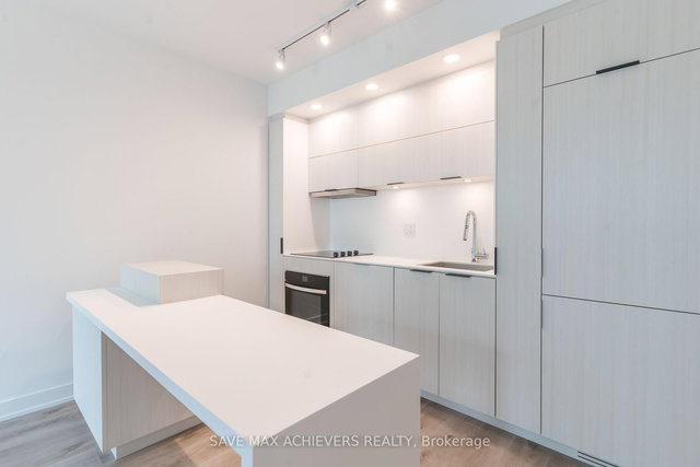 1109 - 370 Martha Street