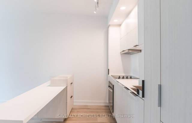 1109 - 370 Martha Street