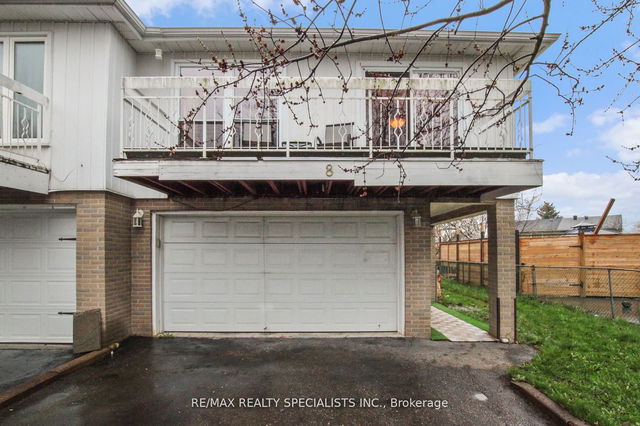 8 Griselda Court
