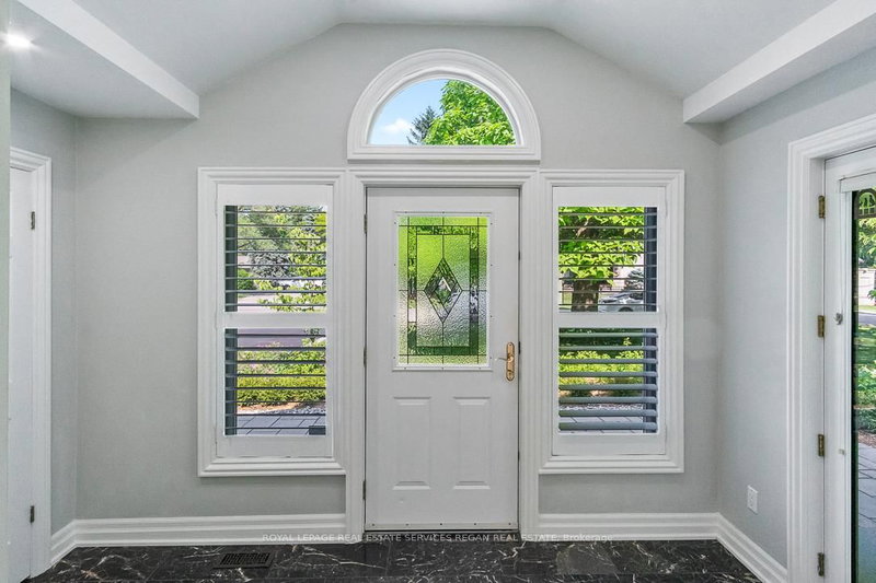 492 Country Club Cres, Mississauga, L5J 2R2 | Image 3