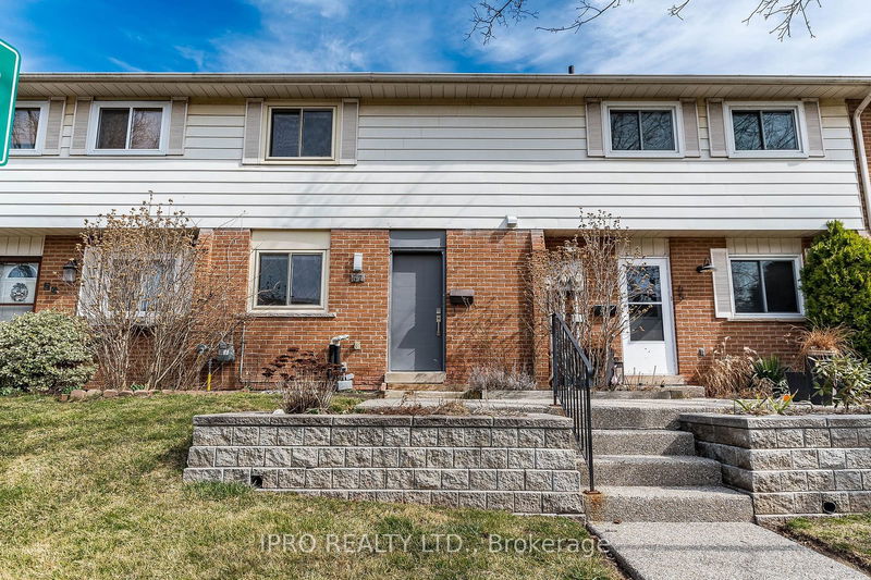 67 Sarah Lane  Oakville, L6L 3V2 | Image 1