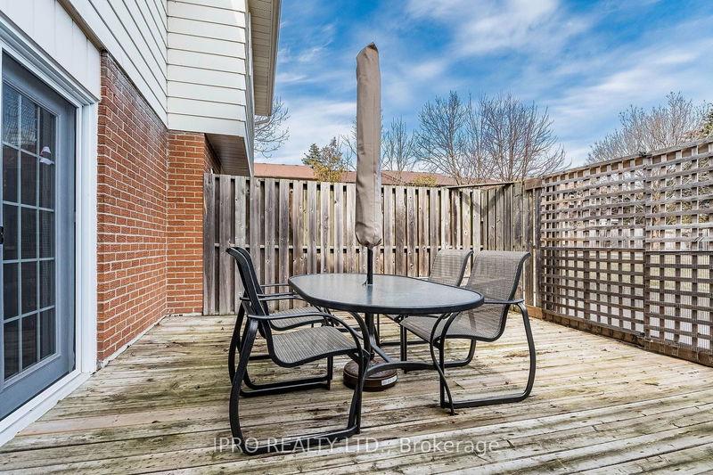 67 Sarah Lane  Oakville, L6L 3V2 | Image 18