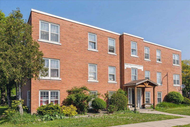 home for lease on 4-133 North Service Road E
