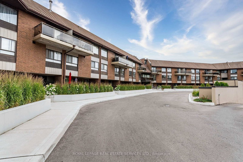 619 - 1000 Cedarglen Gate, Mississauga, L5C 3Z5 | Image 2