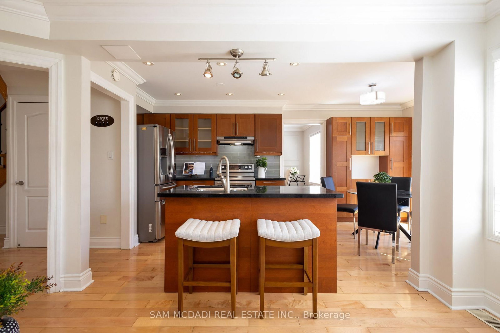 Listing Image 7
