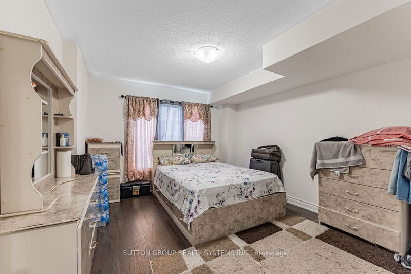 8575 Financial Dr  Brampton, L6Y 6C4 | Image 4