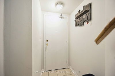 Unit 18 — 37 Four Winds Dr, Toronto - York University Heights image-0-3