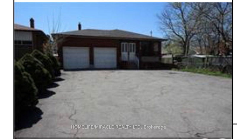 home for lease on 2114 Islington Avenue