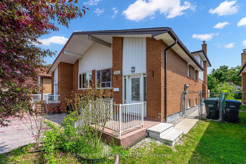 home for lease on 2662 Hortense Road S