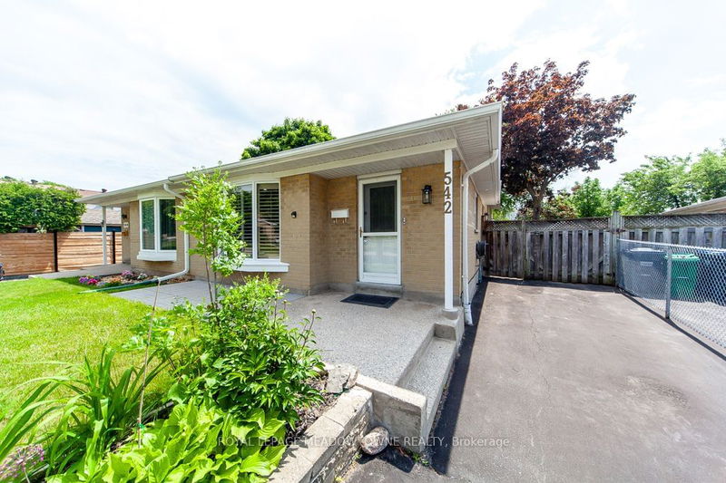 542 Lana Terr  Mississauga, L5A 3B3 | Image 4