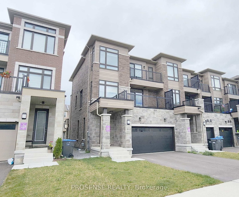 22 Ravenbury St, Brampton, L6P 4P5 | Image 2