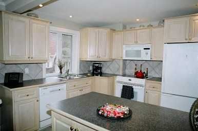 18 Shadowbrook Dr, Toronto, M9B5K9 | Image 3