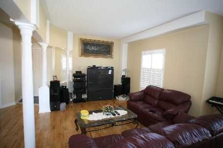 806 White Clover Way, Mississauga, L5V3C5 | Image 2