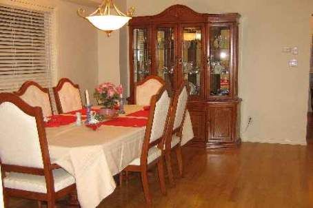 54 Buick Blvd, Brampton, L7A3X7 | Image 2