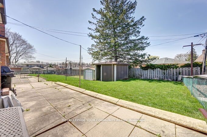 43 Starview Dr  Toronto, M9M 1K7 | Image 37