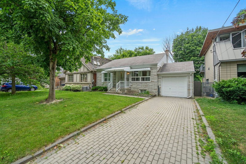 22 Beaucourt Rd  Toronto, M8Y 3G2 | Image 2