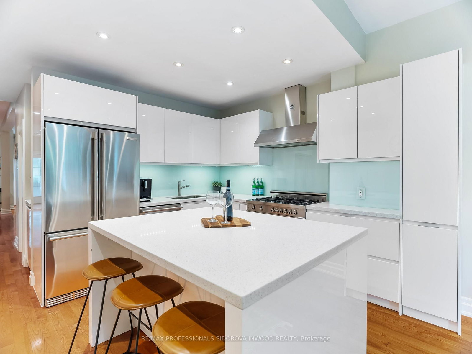 Listing Image 10