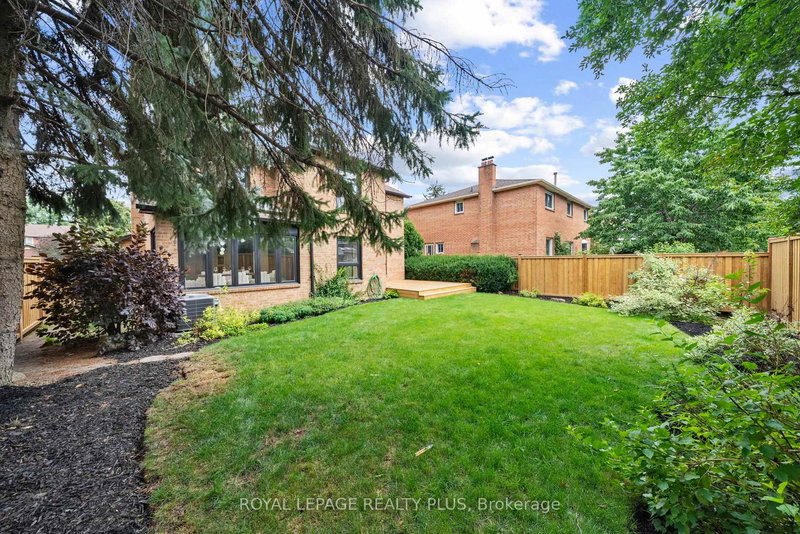 4344 Dallas Crt, Mississauga, L4W 4G7 | Image 2