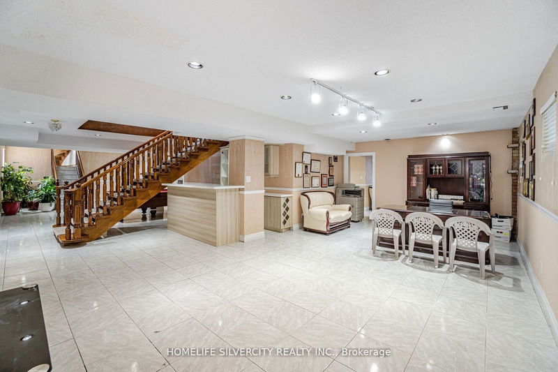 34 Estateview Circ  Brampton, L6P 0R6 | Image 33