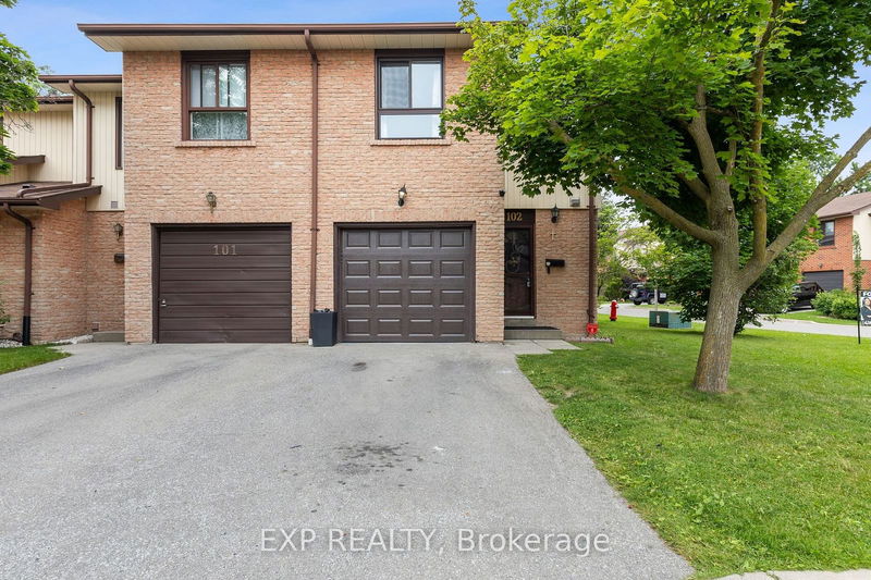 102 Dawson Cres  Brampton, L6V 3M6 | Image 2