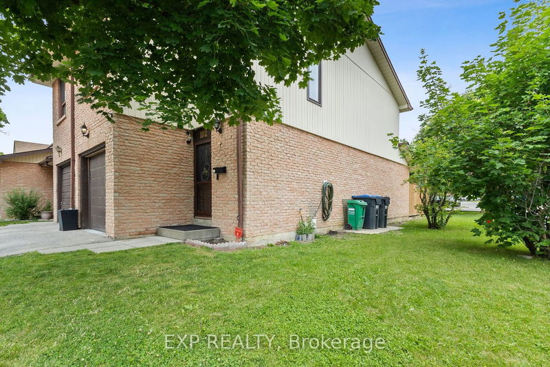 102 Dawson Cres  Brampton, L6V 3M6 | Image 4