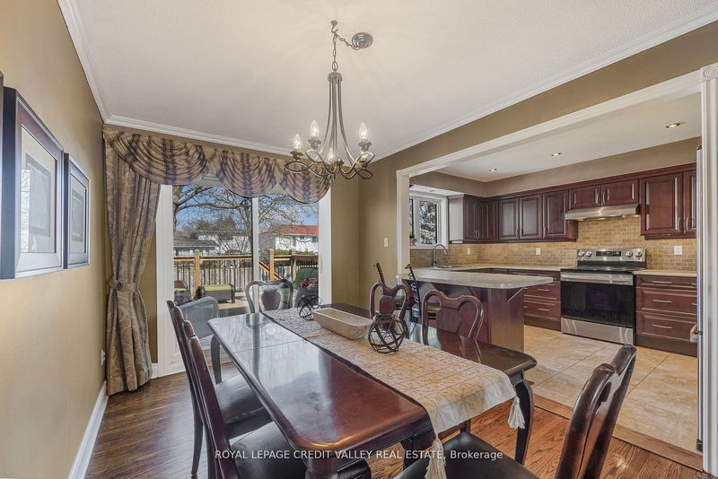 25 Caledon Cres  Brampton, L6W 1C6 | Image 11