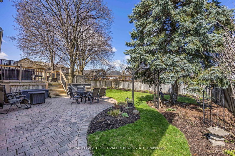 25 Caledon Cres  Brampton, L6W 1C6 | Image 32