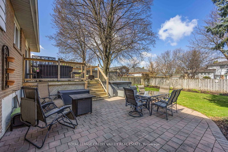 25 Caledon Cres  Brampton, L6W 1C6 | Image 33