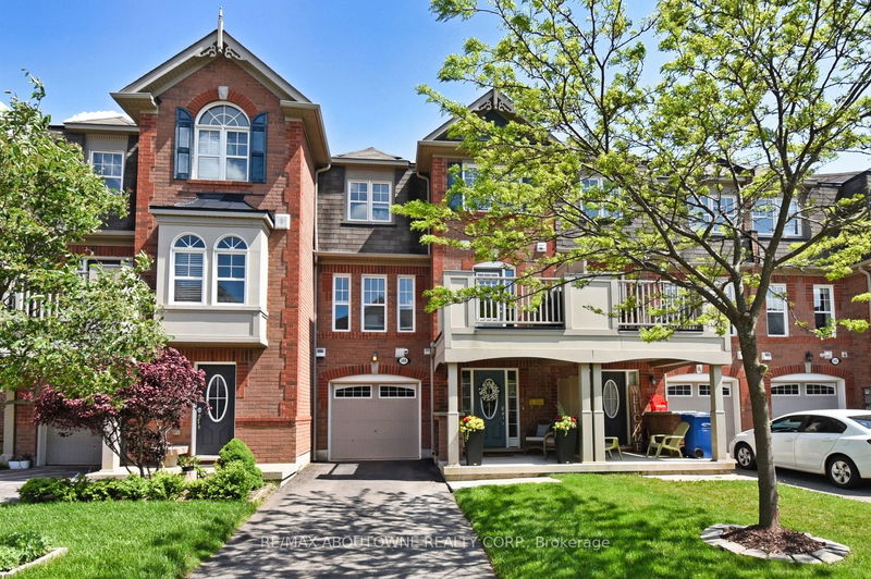 home for sale on 566 Pharo Pt W
