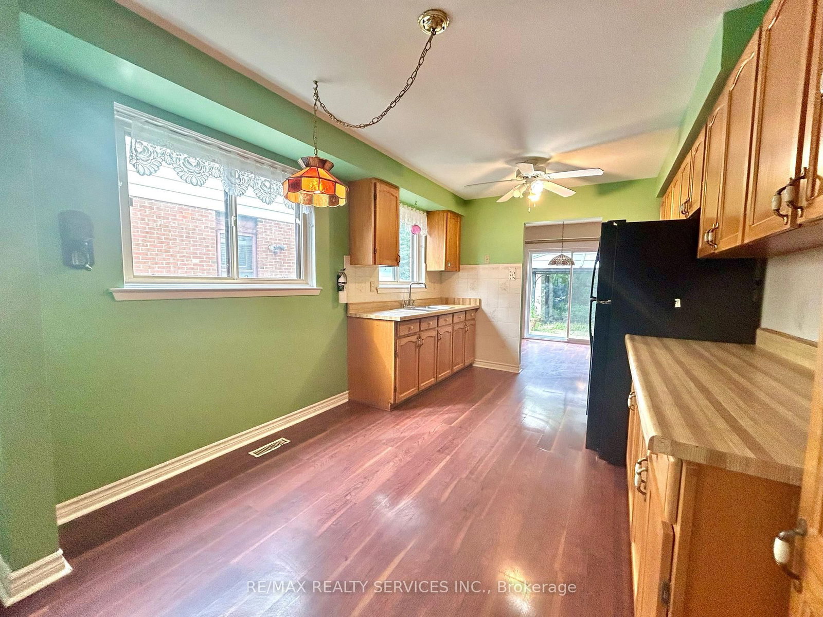 Listing Image 7