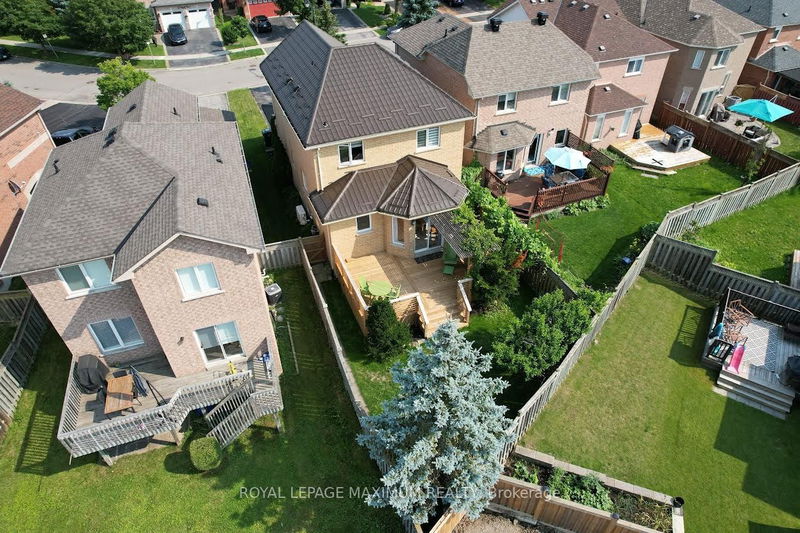 56 Castelli Crt  Caledon, L7E 2T6 | Image 3